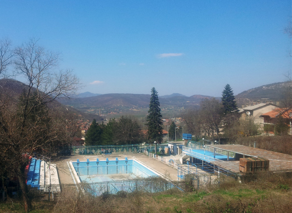 Napušteni sportski bazen rudnika Trepca_srpska uprava